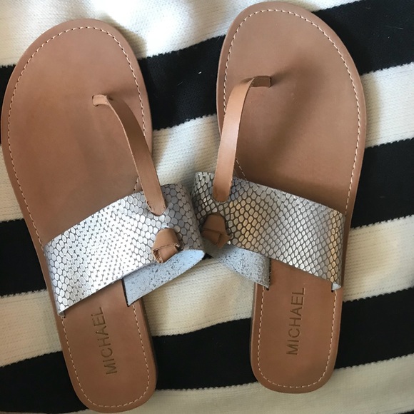 Shoes - NWOT Super Cute Silver Snakeskin Sandals 10